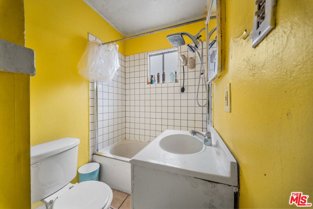 6407 La Riba Way, Los Angeles, CA 90042