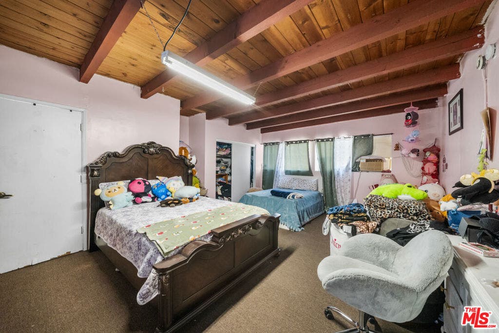 6407 La Riba Way, Los Angeles, CA 90042