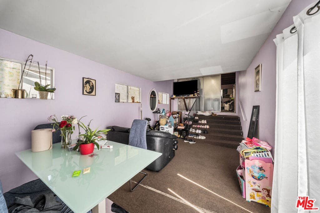 6407 La Riba Way, Los Angeles, CA 90042