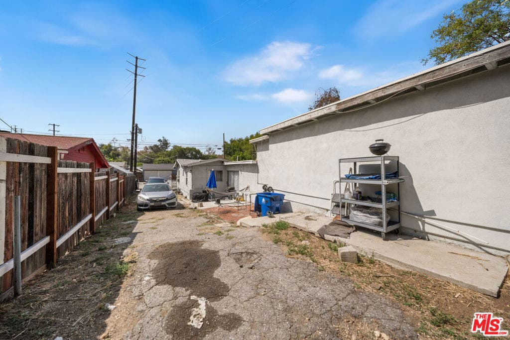 6407 La Riba Way, Los Angeles, CA 90042