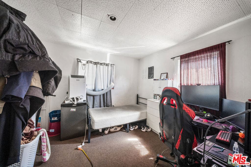 6407 La Riba Way, Los Angeles, CA 90042
