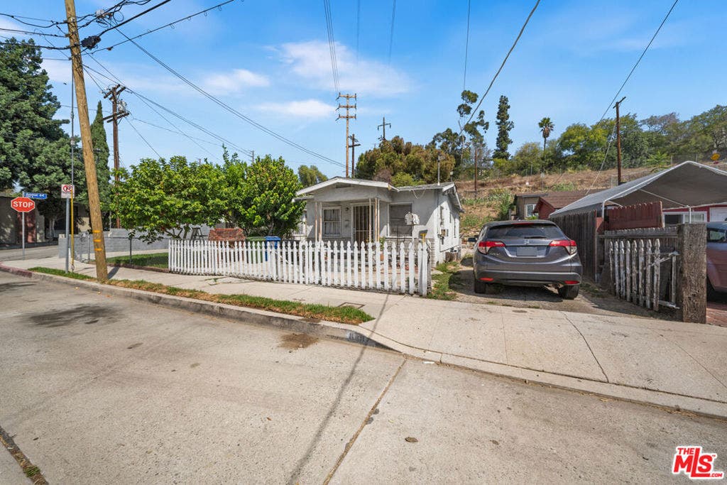 6407 La Riba Way, Los Angeles, CA 90042