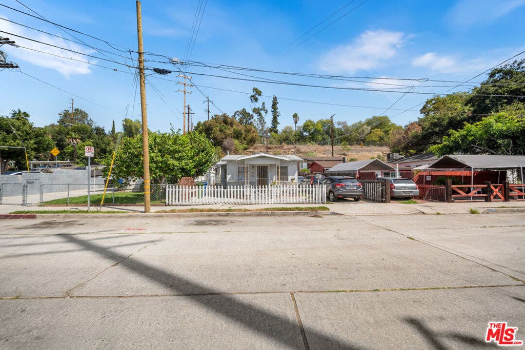 6407 La Riba Way, Los Angeles, CA 90042