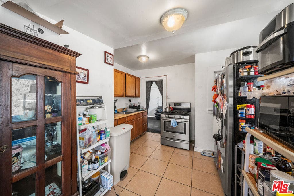 6407 La Riba Way, Los Angeles, CA 90042