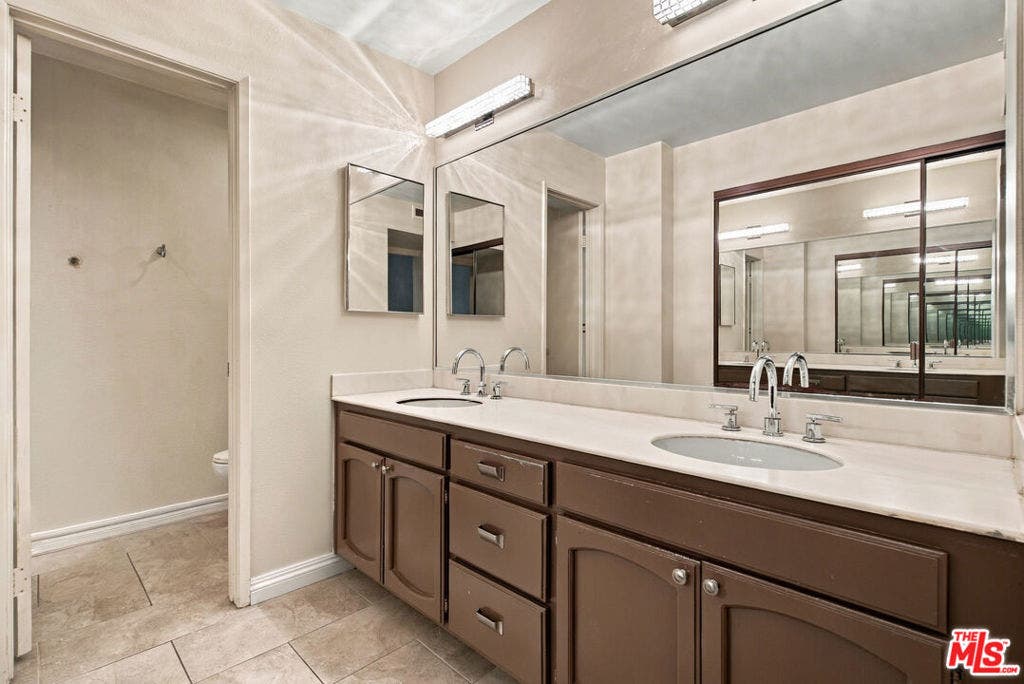 7800 Topanga Canyon Boulevard, #322, Canoga Park, CA 91304 7800 Topanga Canyon Boulevard, #322, Canoga Park, CA 91304