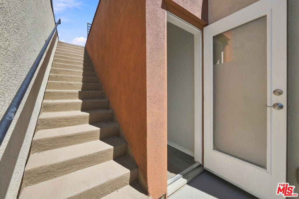 2928 Rowena Avenue, #3, Los Angeles, CA 90039 2928 Rowena Avenue, #3, Los Angeles, CA 90039