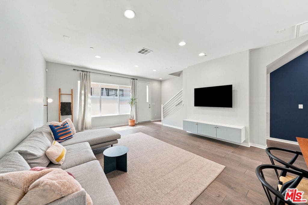 2928 Rowena Avenue, #3, Los Angeles, CA 90039 2928 Rowena Avenue, #3, Los Angeles, CA 90039