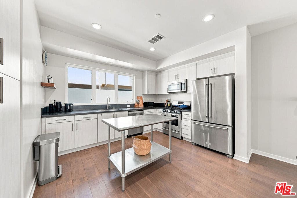 2928 Rowena Avenue, #3, Los Angeles, CA 90039 2928 Rowena Avenue, #3, Los Angeles, CA 90039