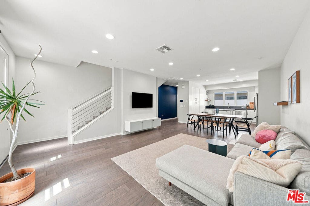 2928 Rowena Avenue, #3, Los Angeles, CA 90039 2928 Rowena Avenue, #3, Los Angeles, CA 90039
