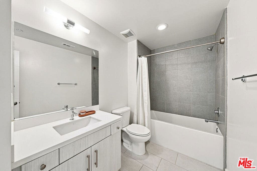 2928 Rowena Avenue, #3, Los Angeles, CA 90039 2928 Rowena Avenue, #3, Los Angeles, CA 90039