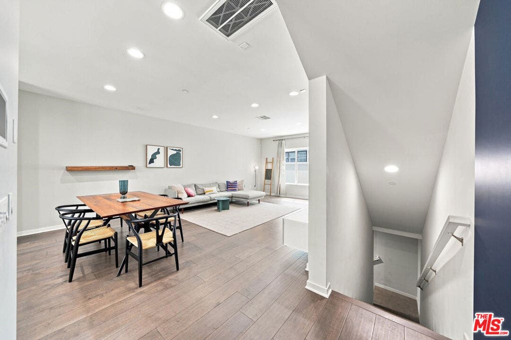 2928 Rowena Avenue, #3, Los Angeles, CA 90039 2928 Rowena Avenue, #3, Los Angeles, CA 90039