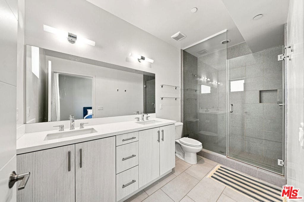 2928 Rowena Avenue, #3, Los Angeles, CA 90039 2928 Rowena Avenue, #3, Los Angeles, CA 90039