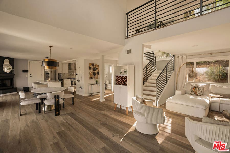 Property photo for 1664 Gladys Drive, Glendale, CA