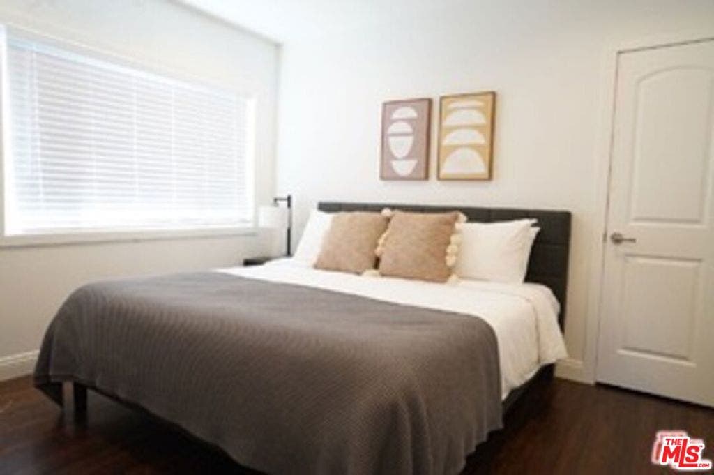 1206 S Cochran Avenue, Los Angeles, CA 90019