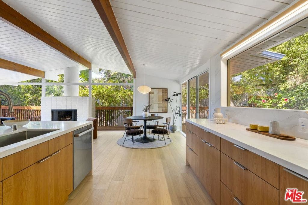 2856 Nichols Canyon Road, Los Angeles, CA 90046