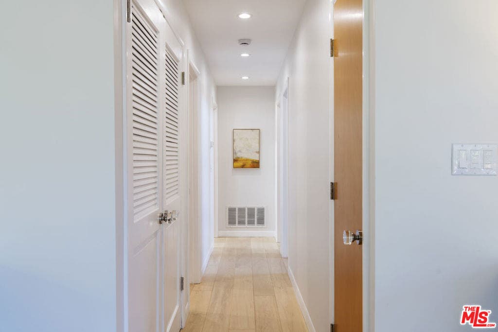 2856 Nichols Canyon Road, Los Angeles, CA 90046