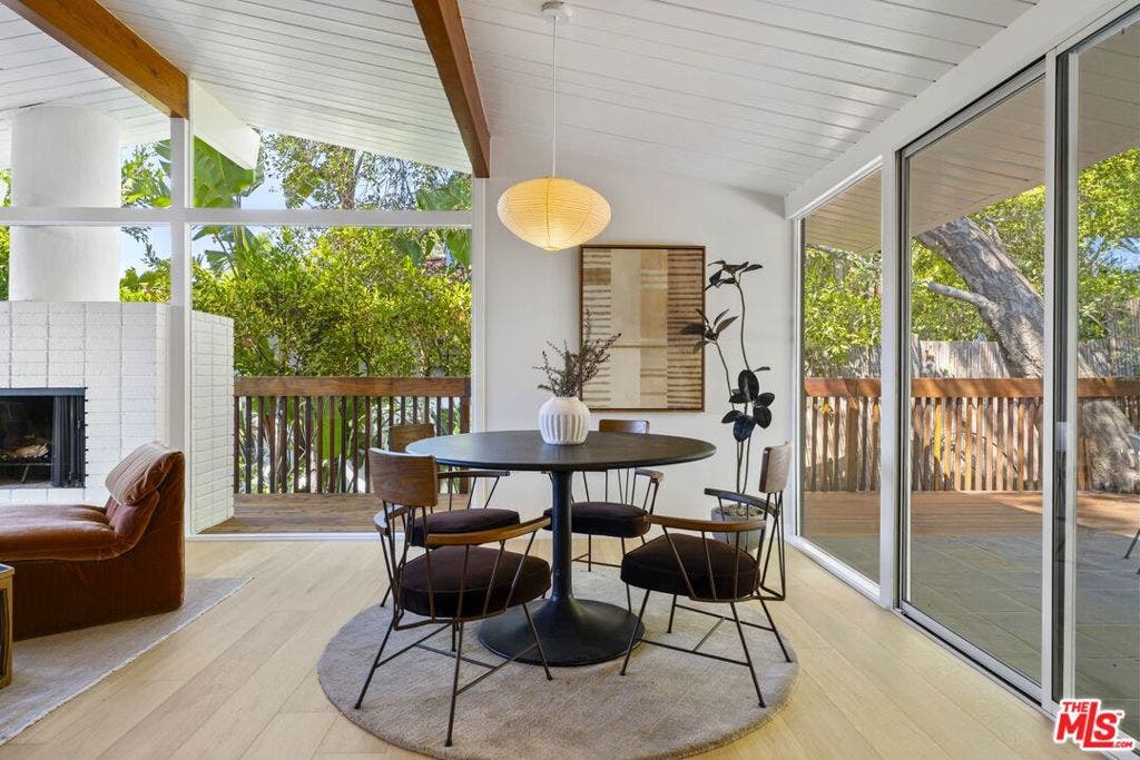 2856 Nichols Canyon Road, Los Angeles, CA 90046