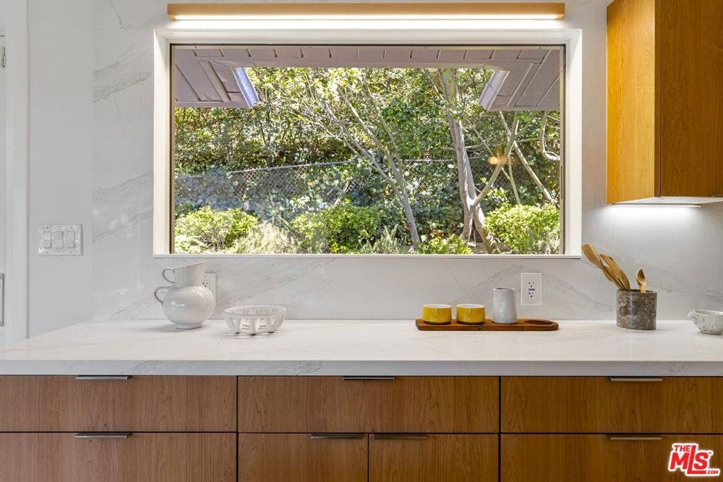 2856 Nichols Canyon Road, Los Angeles, CA 90046