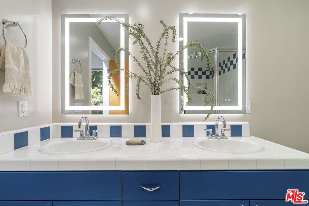 2856 Nichols Canyon Road, Los Angeles, CA 90046