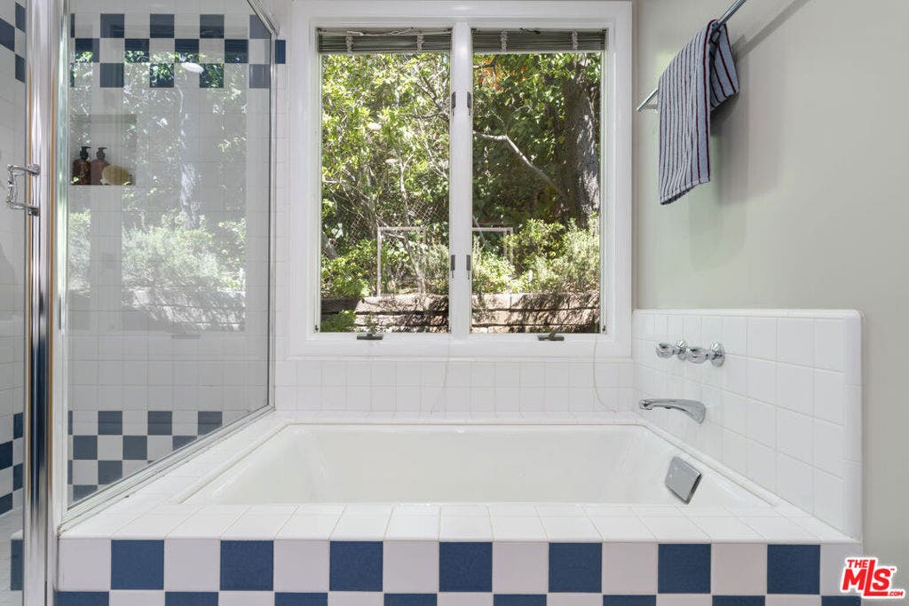 2856 Nichols Canyon Road, Los Angeles, CA 90046