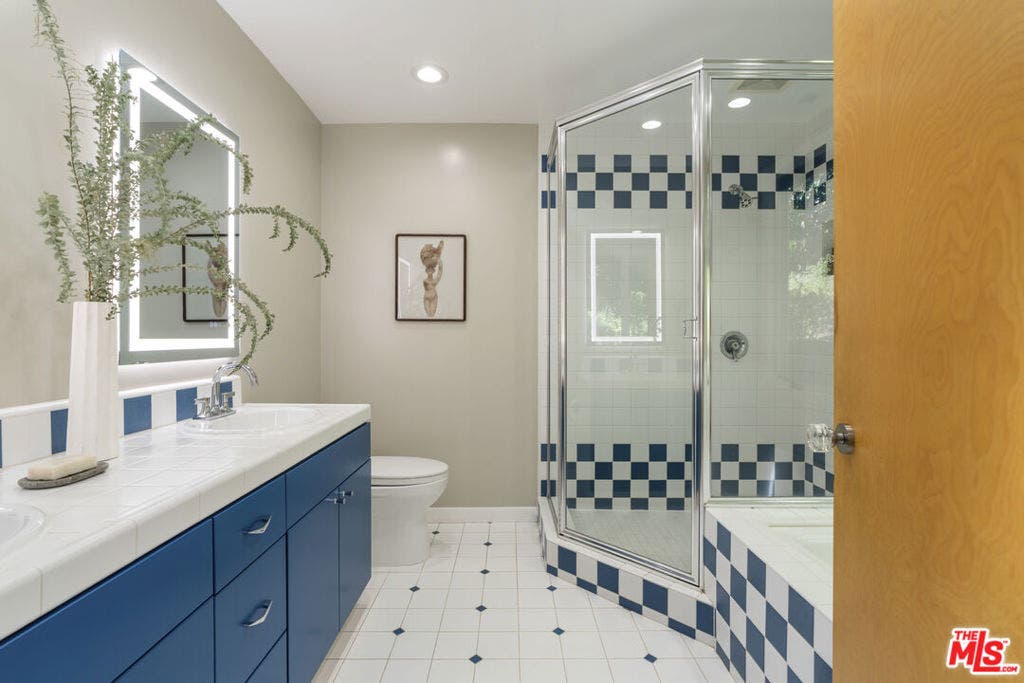 2856 Nichols Canyon Road, Los Angeles, CA 90046
