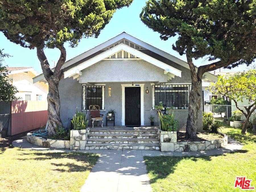 Property photo for 2470 Pasadena Avenue, Long Beach, CA