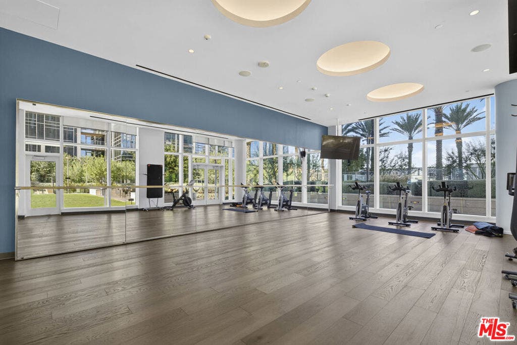 877 Francisco Street, #1506, Los Angeles, CA 90017 877 Francisco Street, #1506, Los Angeles, CA 90017