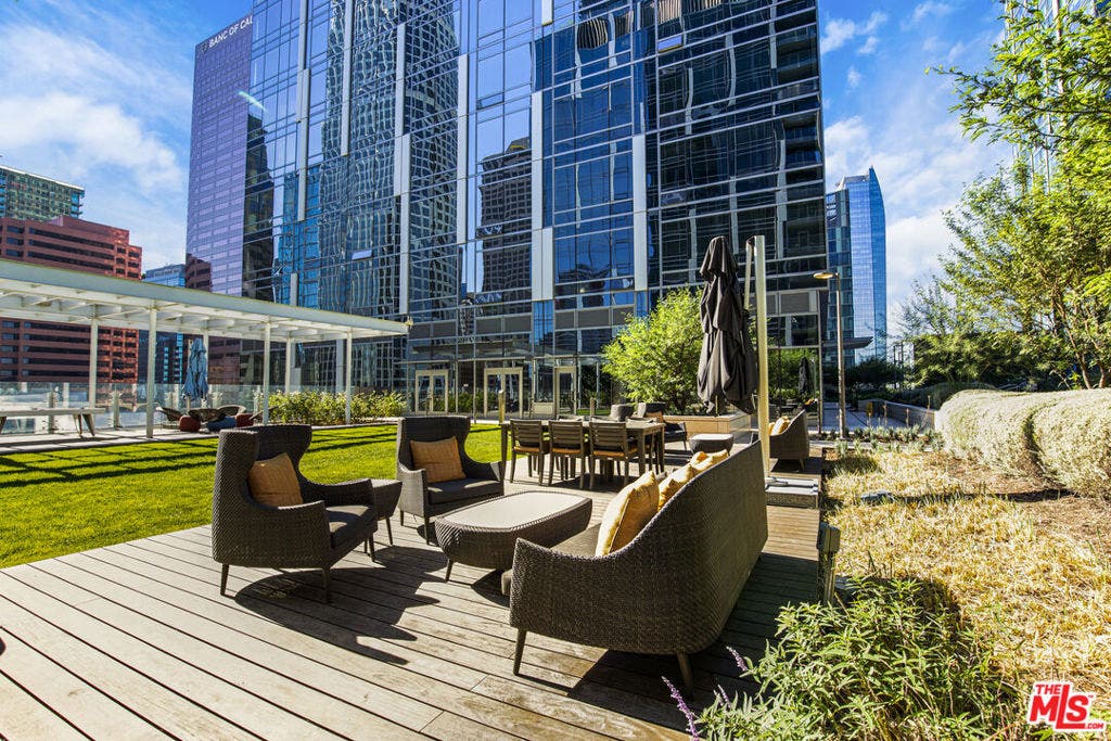 877 Francisco Street, #1506, Los Angeles, CA 90017 877 Francisco Street, #1506, Los Angeles, CA 90017