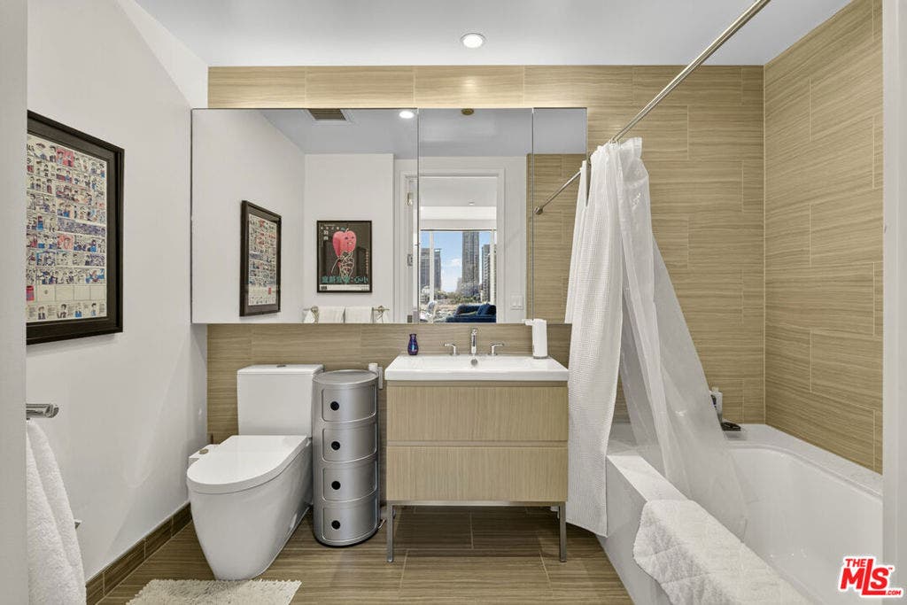 877 Francisco Street, #1506, Los Angeles, CA 90017 877 Francisco Street, #1506, Los Angeles, CA 90017