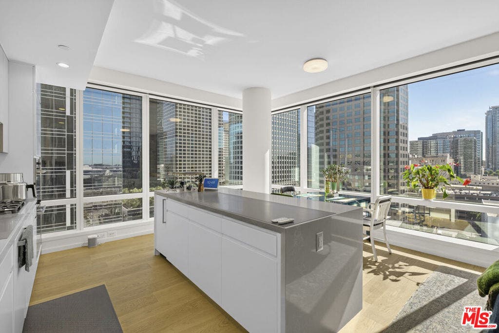 877 Francisco Street, #1506, Los Angeles, CA 90017 877 Francisco Street, #1506, Los Angeles, CA 90017