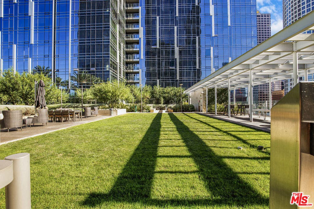 877 Francisco Street, #1506, Los Angeles, CA 90017 877 Francisco Street, #1506, Los Angeles, CA 90017