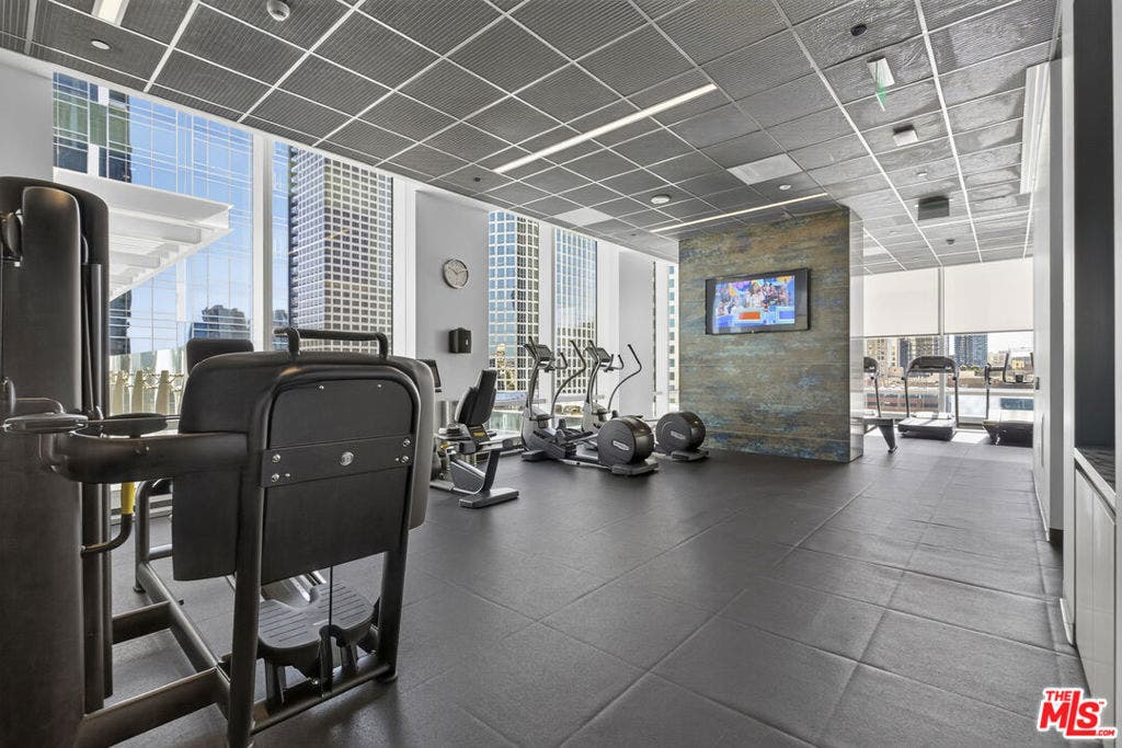 877 Francisco Street, #1506, Los Angeles, CA 90017 877 Francisco Street, #1506, Los Angeles, CA 90017