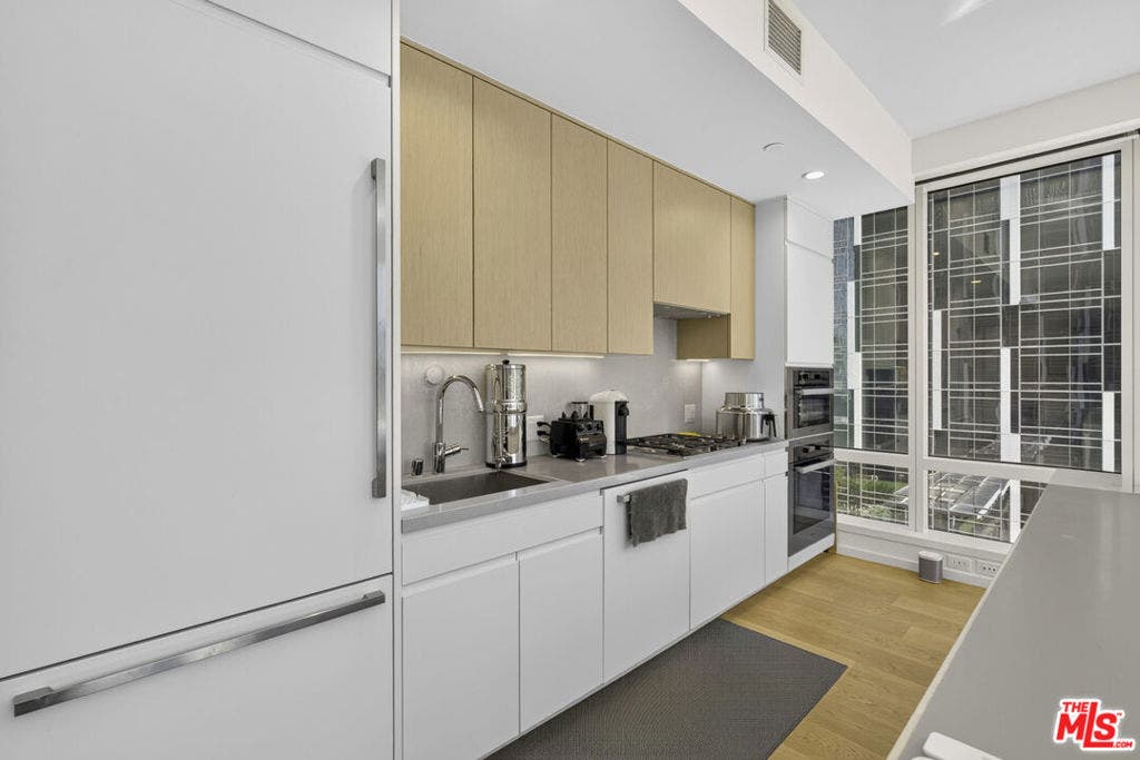 877 Francisco Street, #1506, Los Angeles, CA 90017 877 Francisco Street, #1506, Los Angeles, CA 90017