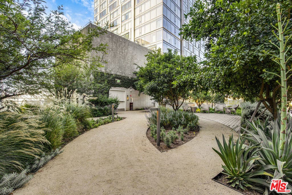 877 Francisco Street, #1506, Los Angeles, CA 90017 877 Francisco Street, #1506, Los Angeles, CA 90017