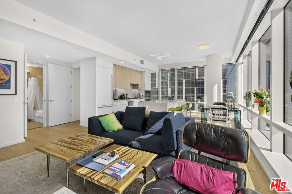 877 Francisco Street, #1506, Los Angeles, CA 90017 877 Francisco Street, #1506, Los Angeles, CA 90017