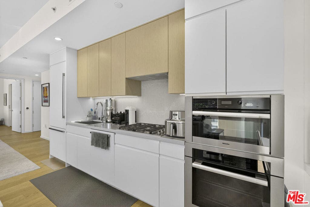 877 Francisco Street, #1506, Los Angeles, CA 90017 877 Francisco Street, #1506, Los Angeles, CA 90017