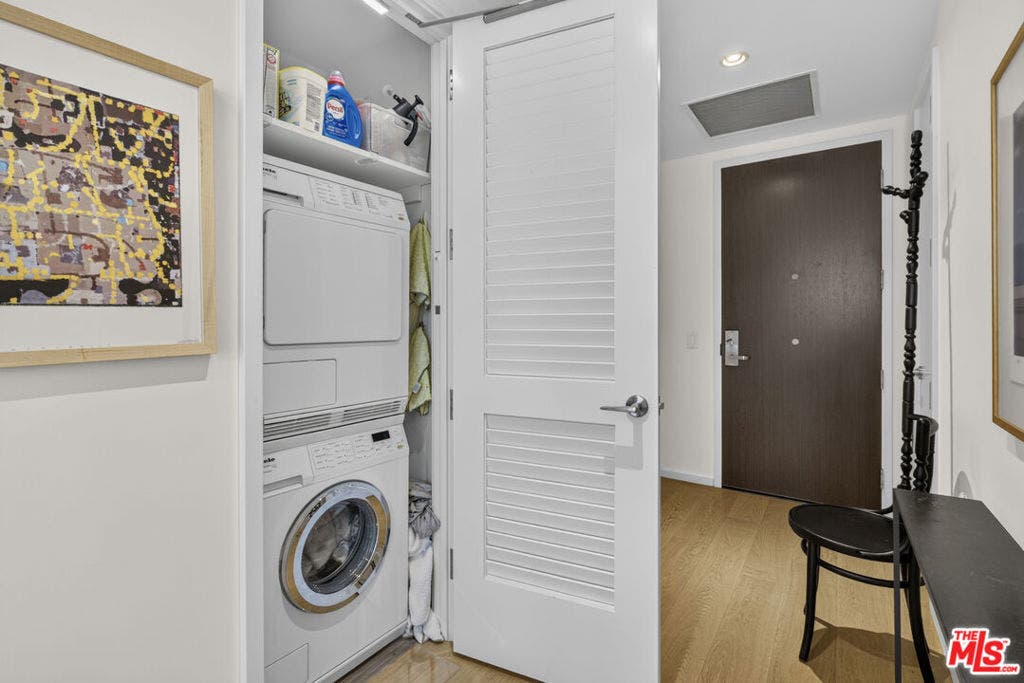 877 Francisco Street, #1506, Los Angeles, CA 90017 877 Francisco Street, #1506, Los Angeles, CA 90017