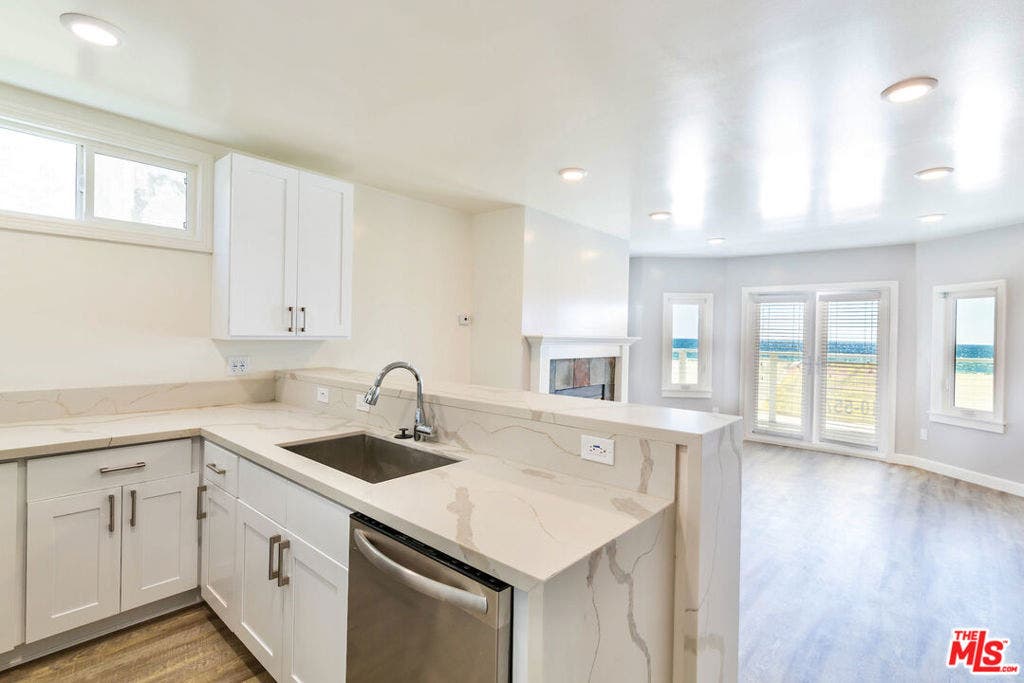 1836 The Strand, Hermosa Beach, CA 90254 1836 The Strand, Hermosa Beach, CA 90254