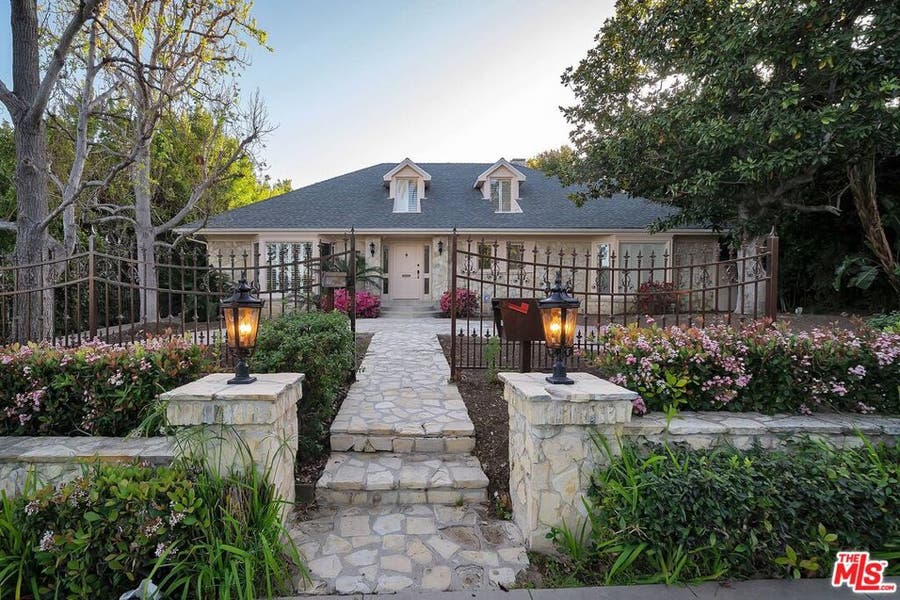 Property photo for 713 FOOTHILL Road, Beverly Hills, CA