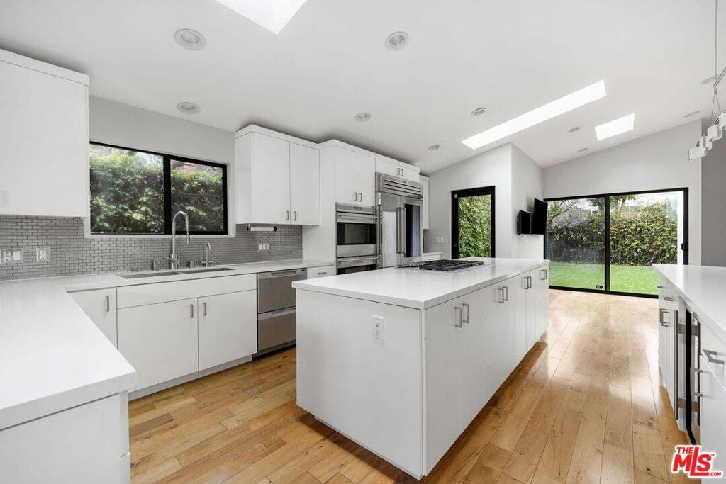 11367 Elderwood Street, Los Angeles, CA 90049