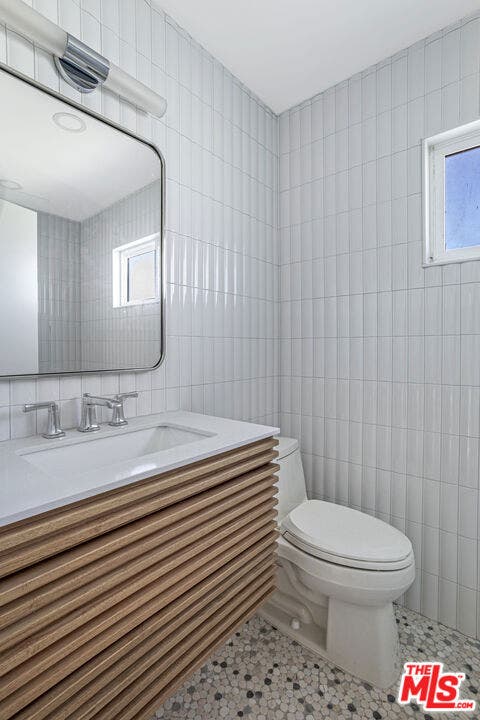 520 Marigold Avenue, Newport Beach, CA 92625