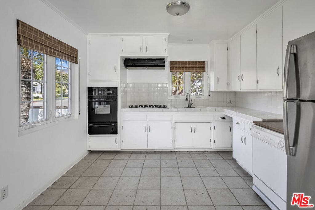 520 Marigold Avenue, Newport Beach, CA 92625