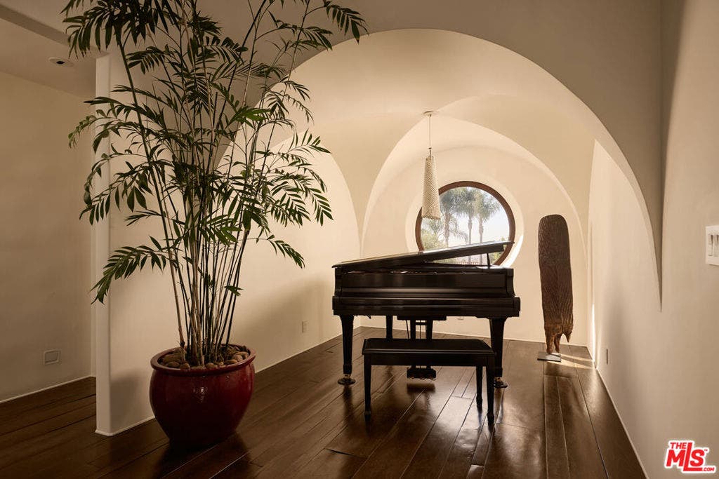 1164 N Doheny Drive, Los Angeles, CA 90069