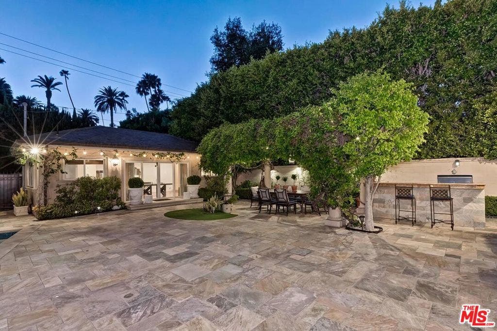 Twilight Yard, Pergola, BBQ, a