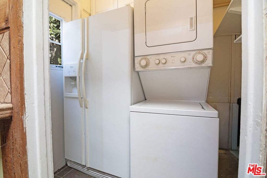6133 Glen Tower Street, Los Angeles, CA 90068 6133 Glen Tower Street, Los Angeles, CA 90068