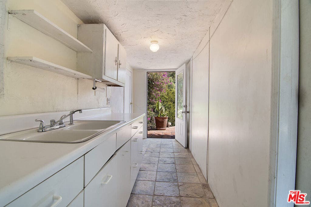6133 Glen Tower Street, Los Angeles, CA 90068 6133 Glen Tower Street, Los Angeles, CA 90068