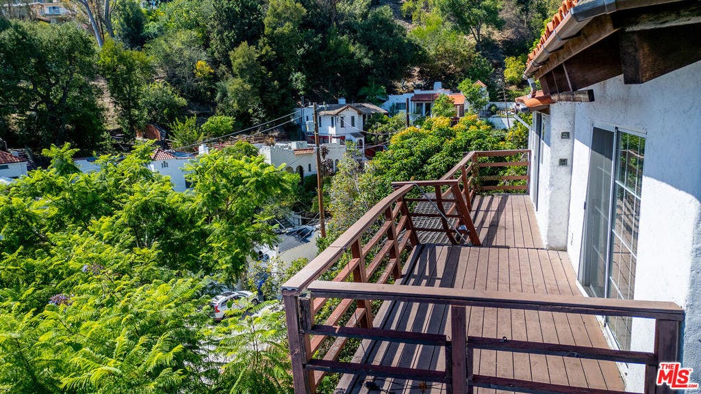 6133 Glen Tower Street, Los Angeles, CA 90068 6133 Glen Tower Street, Los Angeles, CA 90068