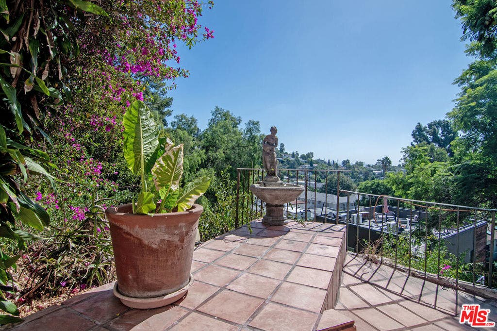 6133 Glen Tower Street, Los Angeles, CA 90068 6133 Glen Tower Street, Los Angeles, CA 90068