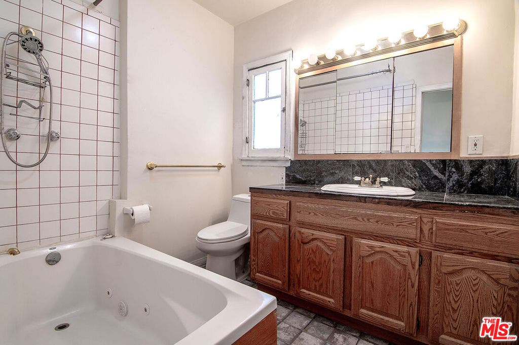 6133 Glen Tower Street, Los Angeles, CA 90068 6133 Glen Tower Street, Los Angeles, CA 90068