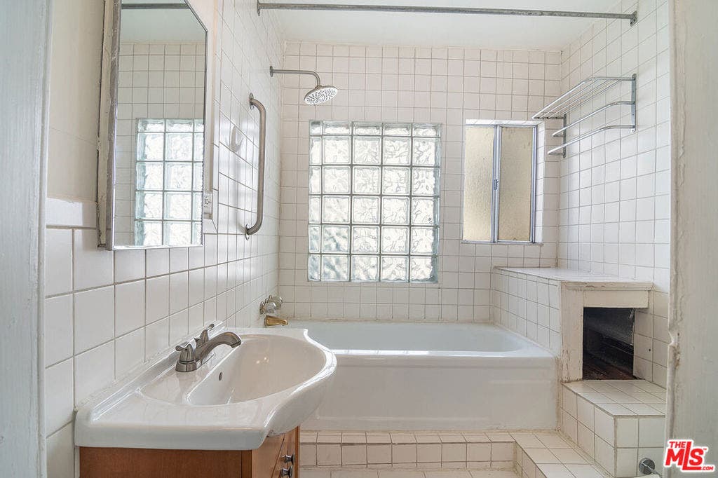 6133 Glen Tower Street, Los Angeles, CA 90068 6133 Glen Tower Street, Los Angeles, CA 90068